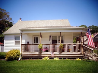 21 Pearl Rd, Rocky Point, NY 11778
