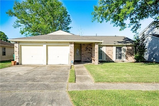 2404 Timbers Dr, Harvey, LA 70058