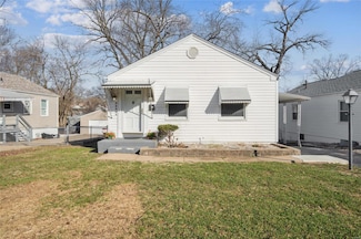 10545 Saint Matthew Ln, Saint Ann, MO 63074