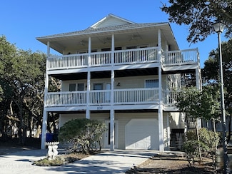 102 S Harbor Dr, Surf City, NC 28445