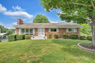 1207 Laymantown Rd, Troutville, VA 24175