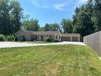 592 S Park Dr, Greenfield, IN 46140