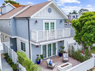 208 Indianapolis Ave, Huntington Beach, CA 92648