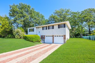 15 Belford Ln, Smithtown, NY 11787