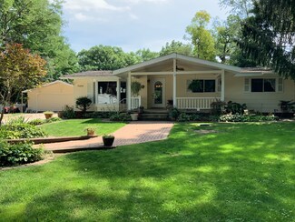 2468 N 41st Rd, Sheridan, IL 60551