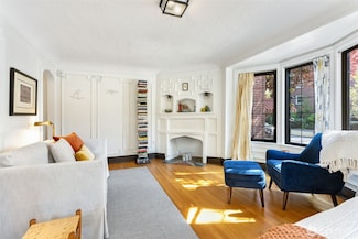 1101 17th Ave Unit 201, Seattle, WA 98122