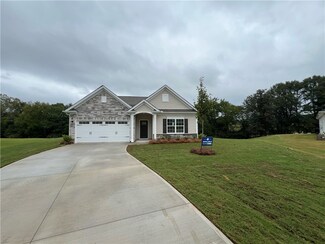 805 Maple Ln, Belton, SC 29627