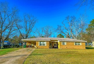 213 Sherry Ln, Palestine, TX 75803