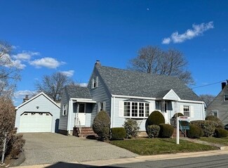 27 Carlton St, Peabody, MA 01960