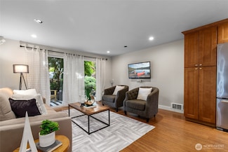 315 10th Ave S Unit 101, Kirkland, WA 98033