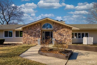 208 Brookdale Ln, Palatine, IL 60067