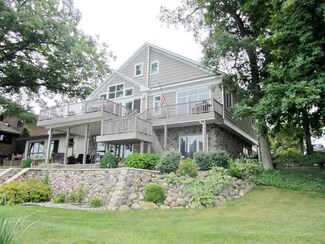 912 S Clear Lake Dr, Fremont, IN 46737
