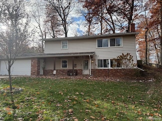 1636 Inner Dr, Ortonville, MI 48462