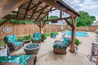 556 Cooper St, Grand Prairie, TX 75052