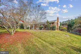 3017 Leefield Dr, Herndon, VA 20171