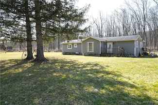 7326 Old State Rd, Pavilion, NY 14525