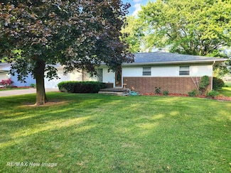 504 Abingdon St, Chesaning, MI 48616