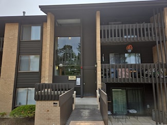 6151 Knoll Wood Rd Unit 305, Willowbrook, IL 60527