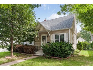 1201 Harrison Ct NW, Cedar Rapids, IA 52405