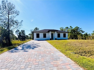 946 Panda Dr, Lehigh Acres, FL 33974