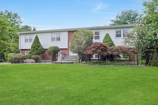108 Eastview Dr, Valhalla, NY 10595
