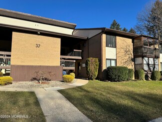 33 Meadow Green Cir Unit C, Manalapan, NJ 07726