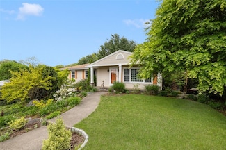 7 Sherri Dr, North Providence, RI 02911