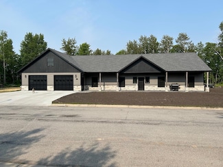 205 Hawthorne Ave NW, Warroad, MN 56763