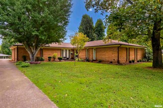 207 Westernaire Dr, Marion, IL 62959