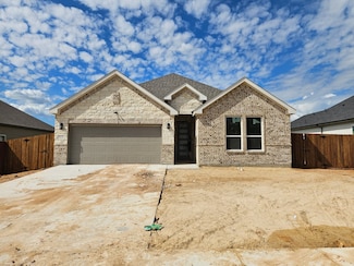 213 Rosemary Dr, Azle, TX 76020
