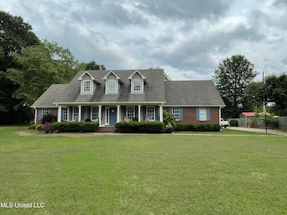 250 Sunnybrook Dr, Senatobia, MS 38668