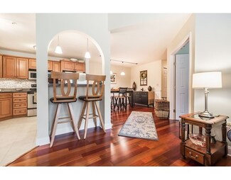 1200 Spring Valley Dr Unit H, Andover, MA 01810