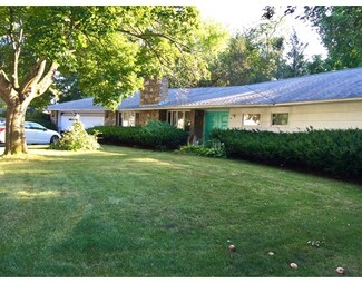 44 Sun Valley Dr, Worcester, MA 01609