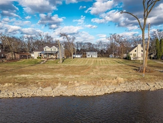 99XX Queen Oaks Dr, Machesney Park, IL 61115