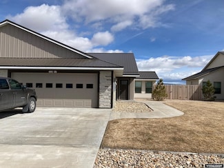 401 Walnut Ct E, Saratoga, WY 82331