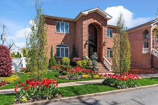 157-3 9th Ave, Whitestone, NY 11357
