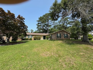 203 Aspen Cir, Dothan, AL 36303