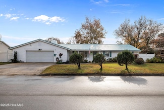 917 Davis Place, Morehead City, NC 28557