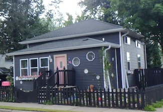 38 5th St, Clintonville, WI 54929