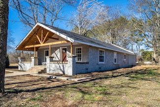 200 Cool Mist Ln, Batesville, AR 72501