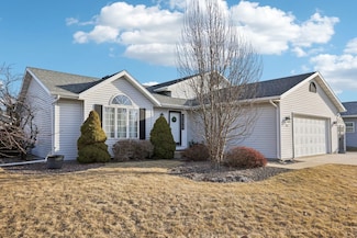 715 Autumn Crest Dr, Watertown, WI 53094