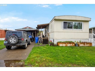 140 Berry Loop Ln, Roseburg, OR 97471