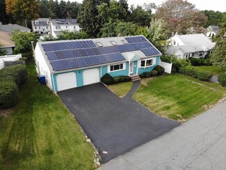 19 Rockwood Ln, Lawrence, MA 01843