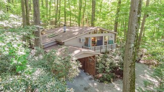 218 E Lake Rd, Acme, PA 15610