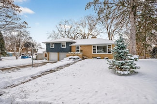 2233 Gilbert Ln, South Saint Paul, MN 55075
