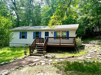 8118 Acorn Ct, East Stroudsburg, PA 18302