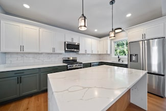 13 Raven St, Nashua, NH 03060
