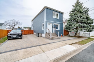 140 Galvani St, Copiague, NY 11726