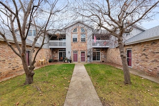 180 W Oak Leaf Dr, Oak Creek, WI 53154