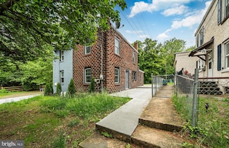 71 Wood St, Coatesville, PA 19320